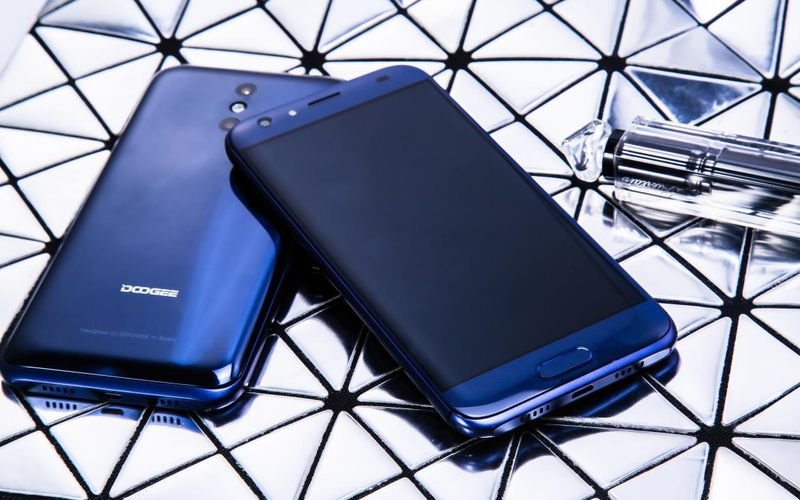 Edición especial del Doogee Mix, junto a la edición normal en venta